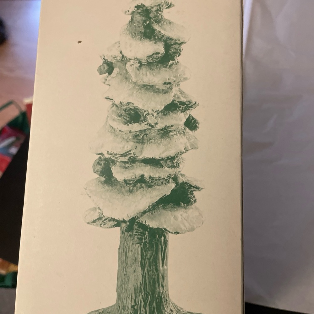Department 56 Village Pole  Pine Tree Christmas in the City 55280 8" Tall